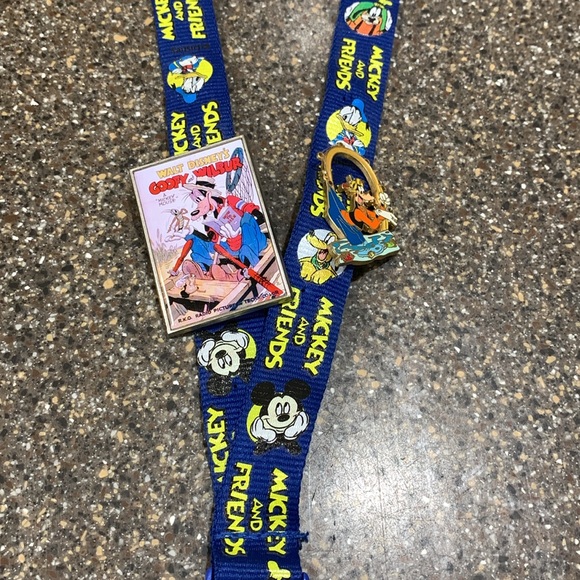 EUC Disney Mickey & Friends lanyard with zip wallet and two goofy pins! - Picture 3 of 5